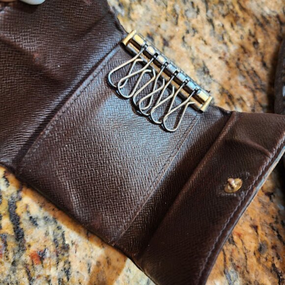 Louis Vuitton Key Holder - Picture 10 of 11